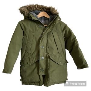 GAP Kids Size Small (6-7Y) down filled very warm and waterproof winter jacket